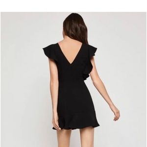 Bcbgeneration black flutter sleeve babydoll v-neck mini shift dress (Fits S/M)